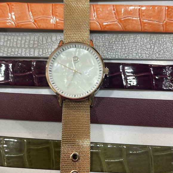 Watch with 10 interchangeable bands - Picture 3 of 3